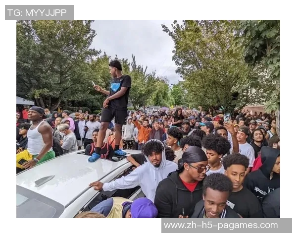 小牛队与火箭队激战正酣NBA赛场精彩对决引发球迷热议